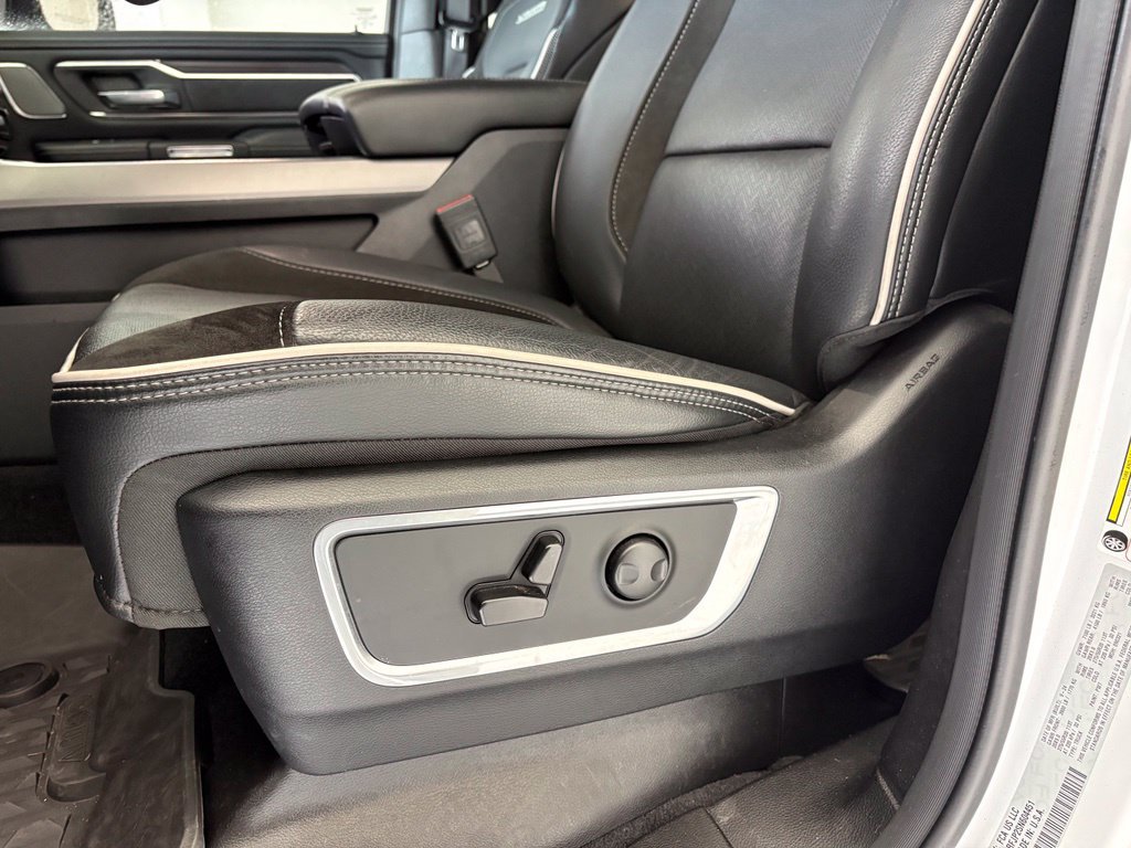 Used 2025 RAM 1500 Laramie AWD/4WD image 35