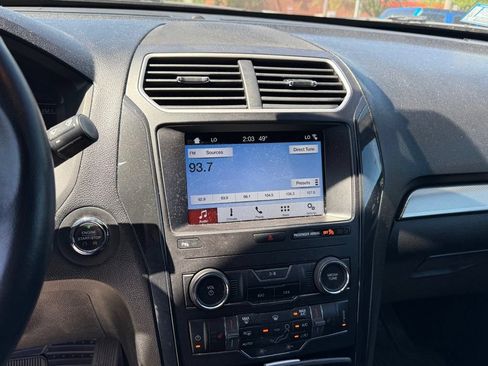Used 2018 Ford Explorer XLT w/ Equipment Group 202A AWD/4WD image 19