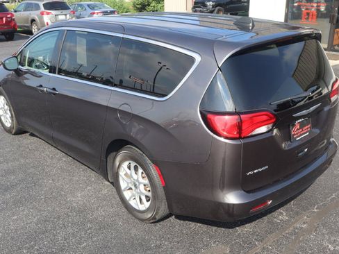 Used 2023 Chrysler Voyager LX FWD image 15