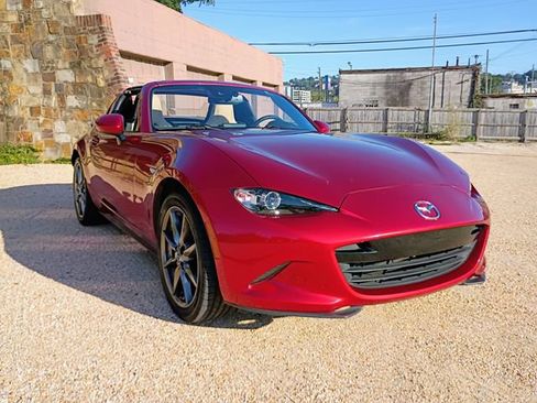 Used 2020 MAZDA MX-5 Miata RF Grand Touring RWD image 3