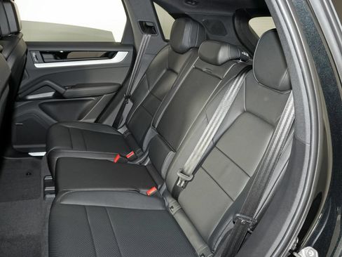 New 2026 Porsche Cayenne AWD/4WD image 33