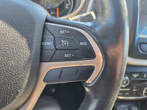 Used 2016 Jeep Cherokee Limited w/ Luxury Group AWD/4WD image 53