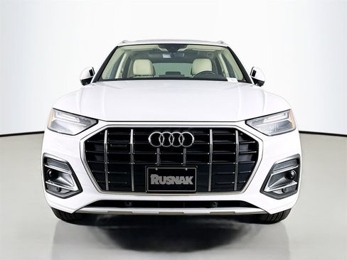 Used 2023 Audi Q5 2.0T Premium w/ Convenience Package image 2