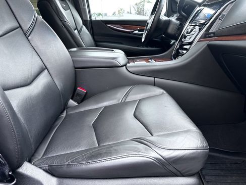 Used 2020 Cadillac Escalade Luxury image 42