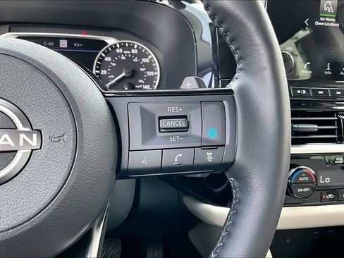 Used 2025 Nissan Pathfinder SL AWD/4WD image 29