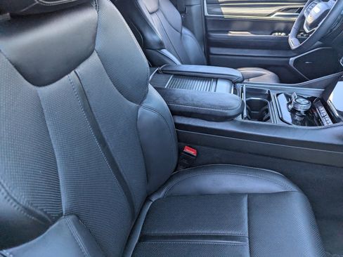 Used 2023 Jeep Wagoneer Series II w/ Flexible Seating Group AWD/4WD image 9