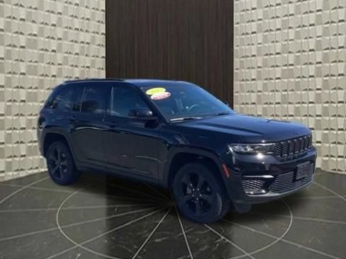 Used 2023 Jeep Grand Cherokee Altitude AWD/4WD image 2