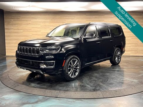 Used 2023 Jeep Wagoneer L Series III w/ Premium Group I AWD/4WD image 4