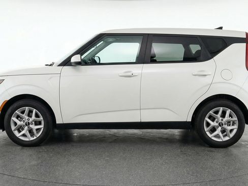 Used 2025 Kia Soul LX w/ LX Technology Package FWD image 5