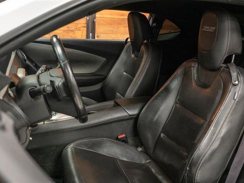 Used 2015 Chevrolet Camaro SS image 9