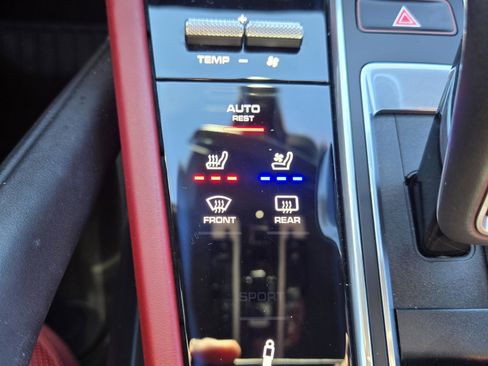 Used 2019 Porsche Cayenne E-Hybrid image 25