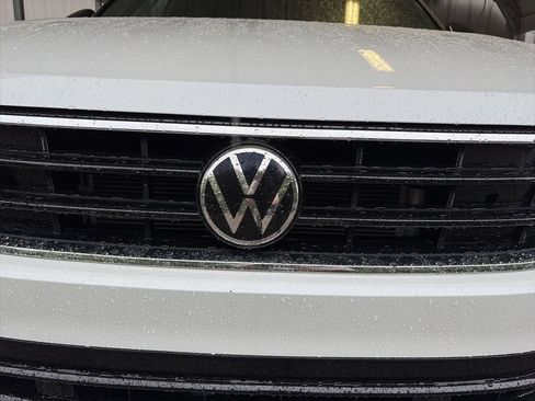 Certified 2023 Volkswagen Tiguan SE R-Line FWD image 11