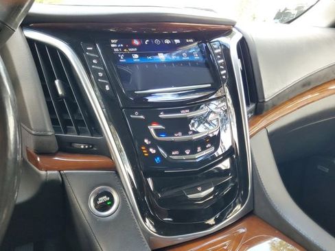 Used 2019 Cadillac Escalade Luxury w/ LPO, Radiant Package AWD/4WD image 25