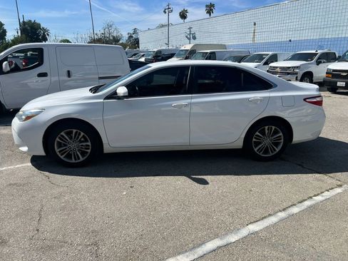 Used 2017 Toyota Camry SE image 8
