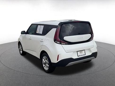Used 2025 Kia Soul LX w/ LX Technology Package FWD image 11