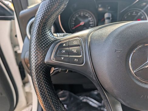 Used 2019 Mercedes-Benz GLC 300 4MATIC image 25