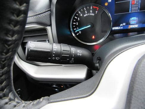 Used 2023 Ford Expedition XLT image 19