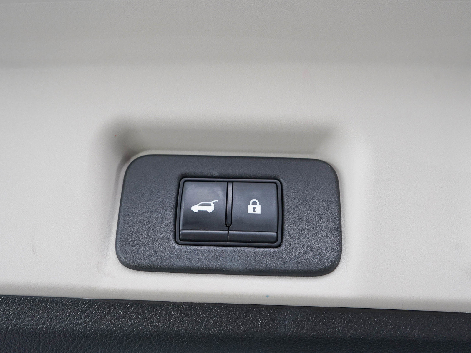 Used 2024 Nissan Ariya AWD image 12