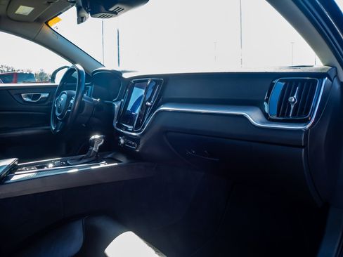 Used 2020 Volvo S60 T5 Momentum image 15