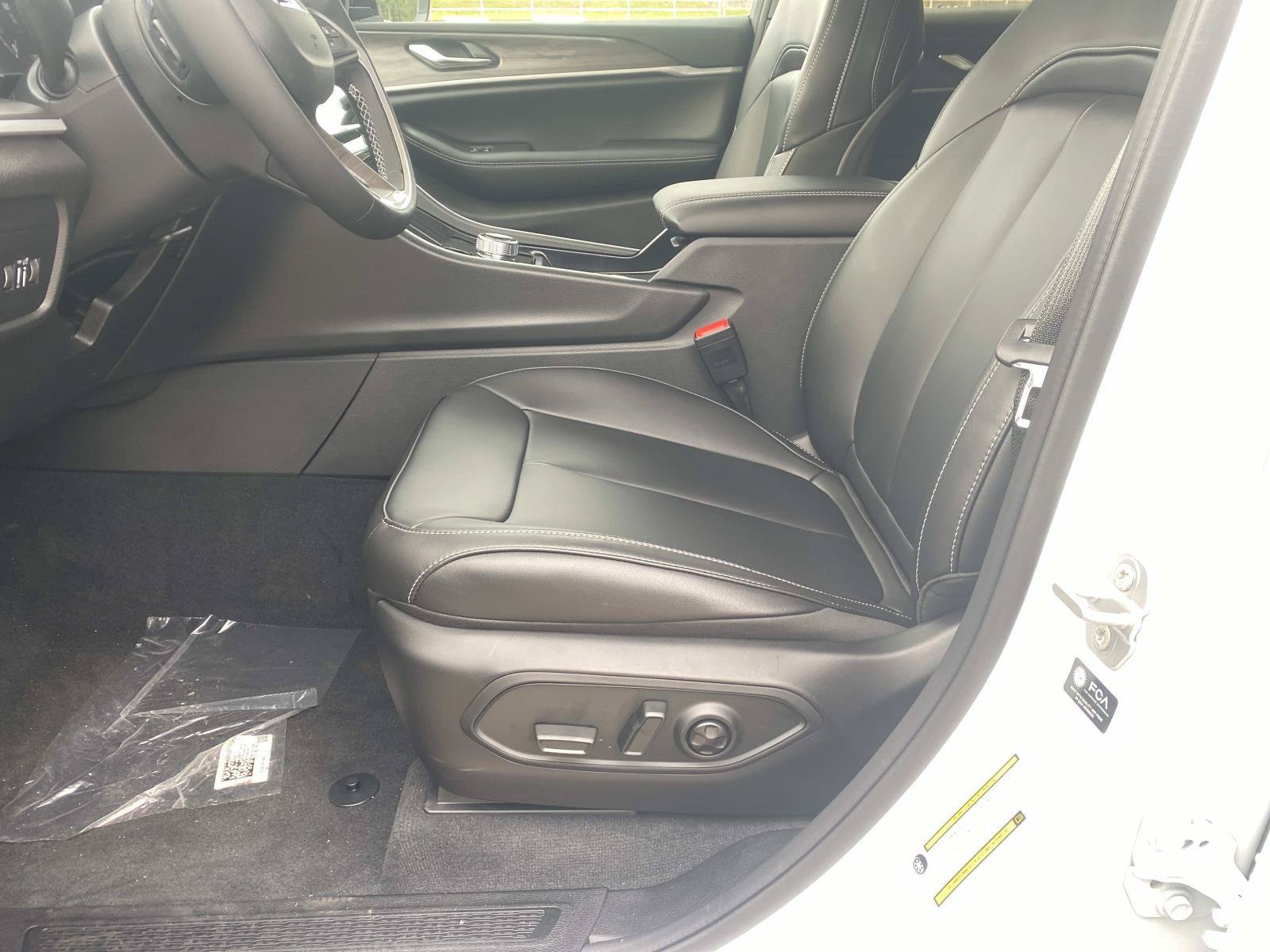 New 2027 Jeep Grand Cherokee Limited AWD/4WD image 13