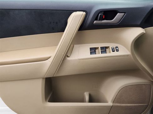 Used 2012 Toyota Highlander FWD image 21