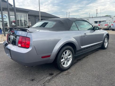Used 2006 Ford Mustang Convertible RWD image 8