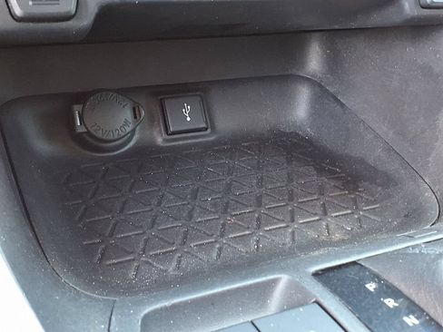 Used 2021 Toyota RAV4 XLE FWD image 28