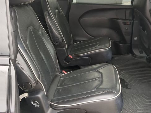 Certified 2019 Chrysler Pacifica Limited w/ S Appearance Package image 27