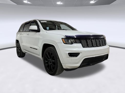Used 2017 Jeep Grand Cherokee Altitude RWD image 34