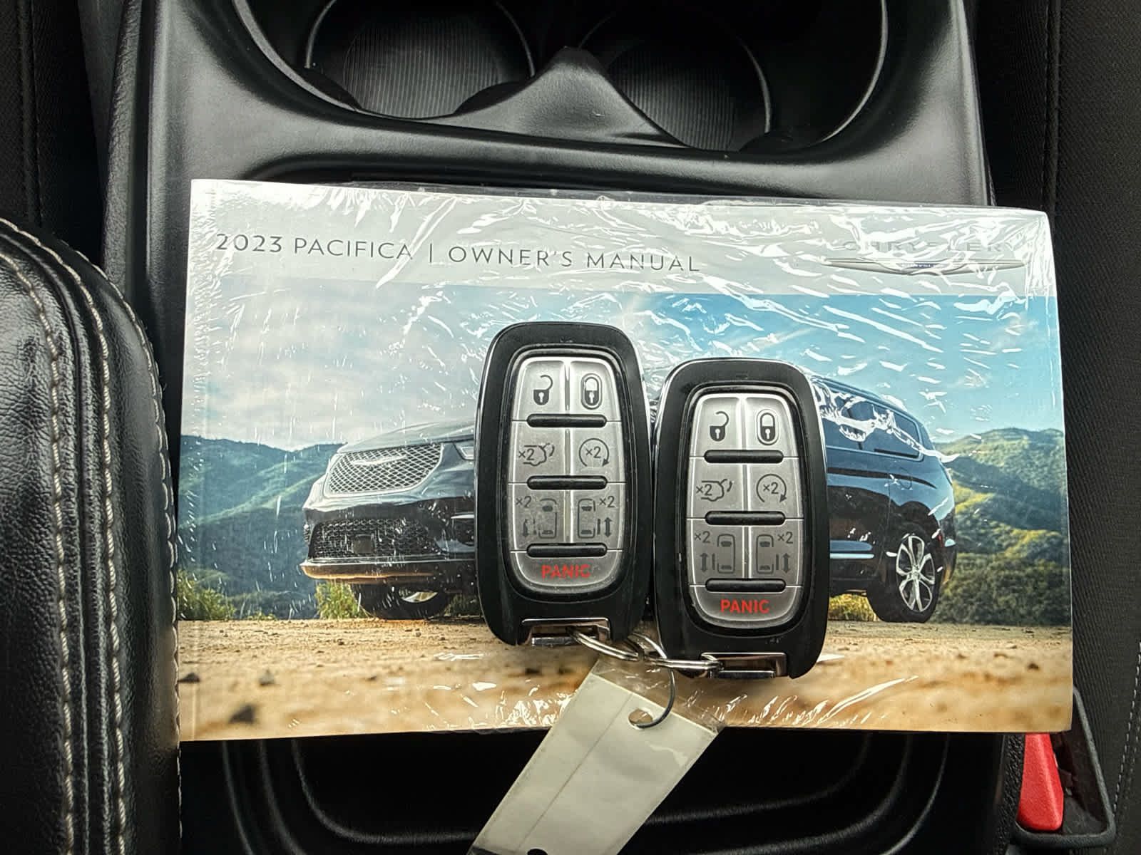 Used 2023 Chrysler Pacifica Touring FWD image 26