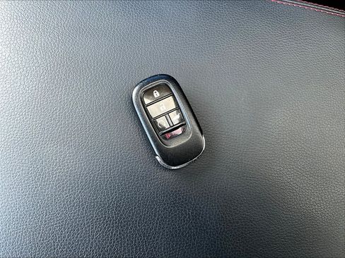 Used 2025 Honda Pilot Black Edition image 36