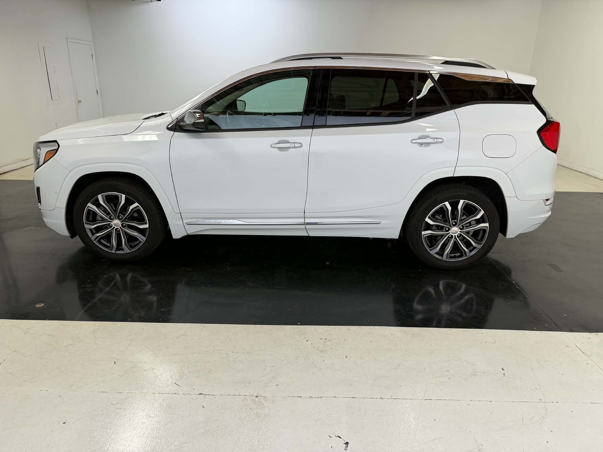 Used 2018 GMC Terrain Denali w/ Advanced Safety Package FWD image 15