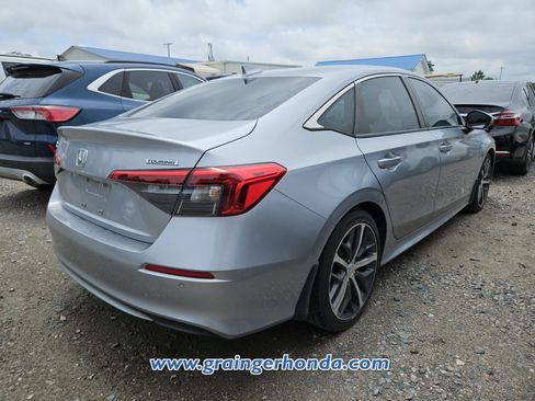 Used 2022 Honda Civic Touring image 5