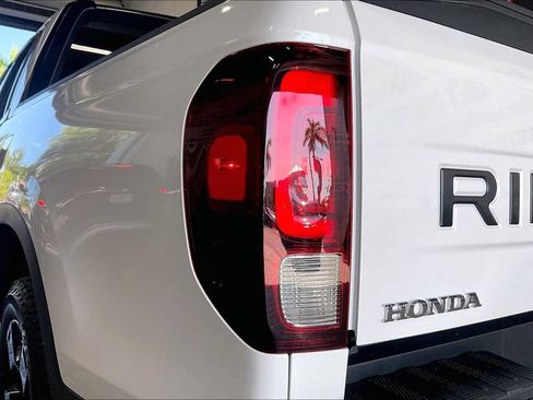 Used 2025 Honda Ridgeline Black Edition image 18