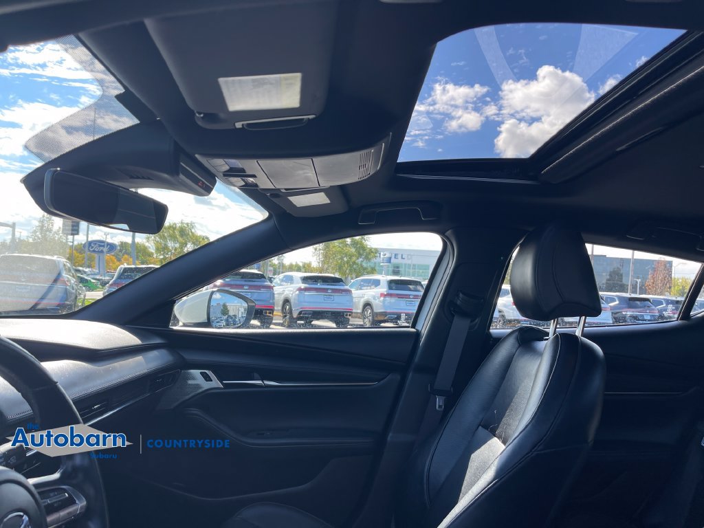 Used 2019 MAZDA MAZDA3 Hatchback w/ Premium Package FWD image 18