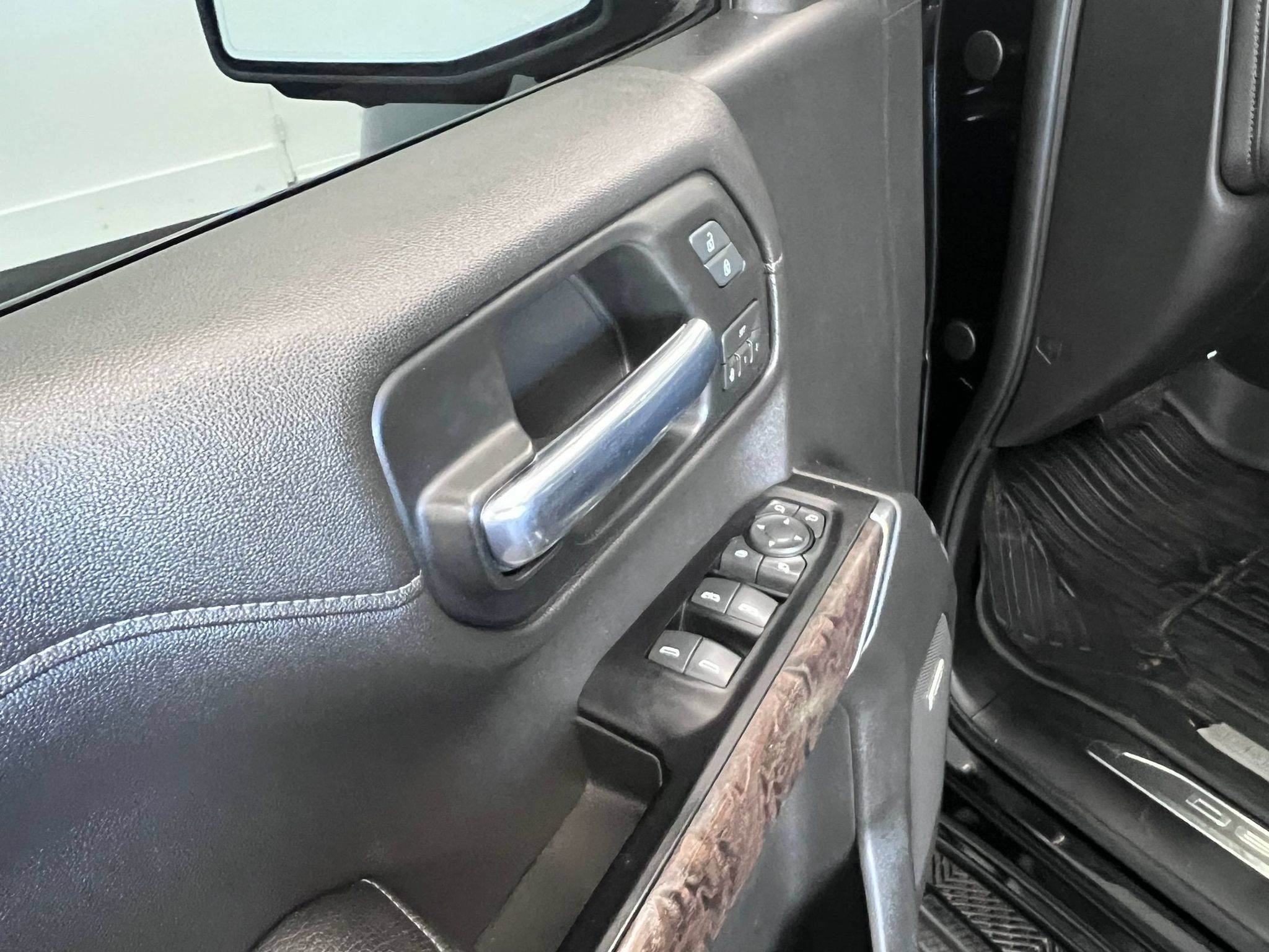 Used 2019 GMC Sierra 1500 Denali w/ Denali Ultimate Package AWD/4WD image 11