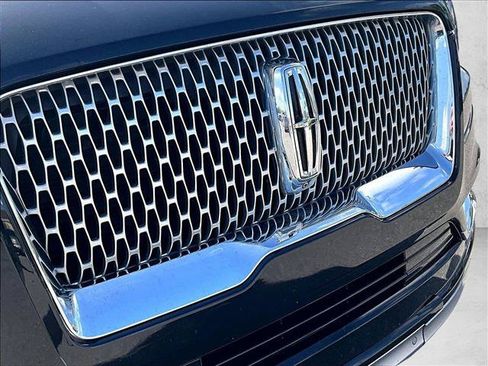 Used 2018 Lincoln Navigator L Select AWD/4WD image 27