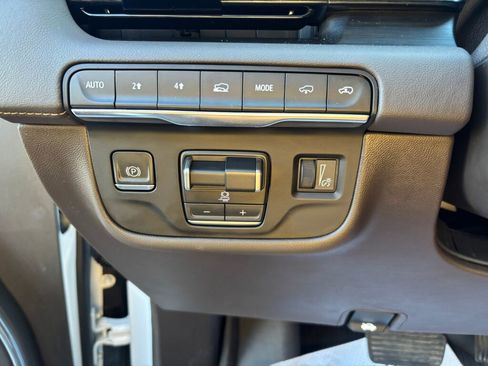 Used 2023 Cadillac Escalade Premium Luxury image 25