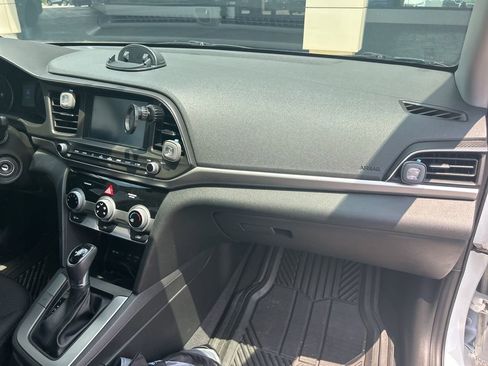 Used 2019 Hyundai Elantra SEL w/ Cargo Package FWD image 3
