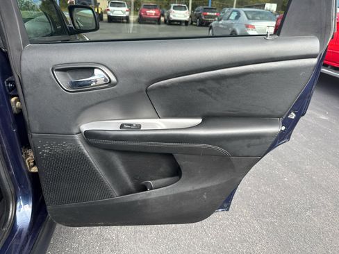 Used 2017 Dodge Journey SXT w/ Comfort/Convenience Group image 22