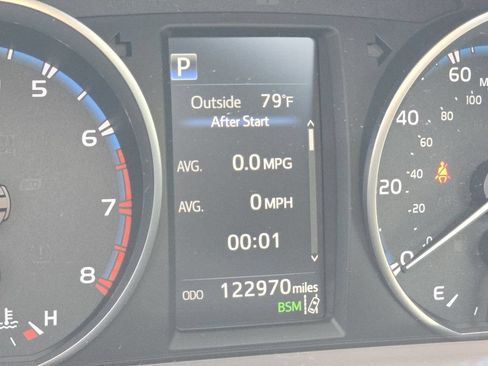 Used 2018 Toyota RAV4 XLE FWD image 25