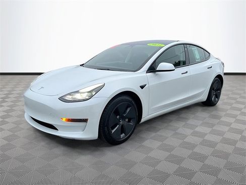 Used 2023 Tesla Model 3 Standard Range image 3