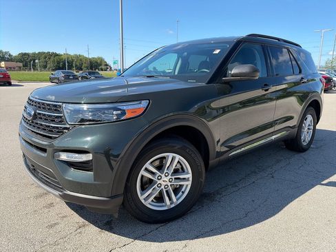 Used 2024 Ford Explorer XLT w/ Equipment Group 202A AWD/4WD image 3