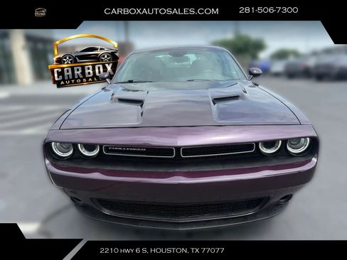 Used 2021 Dodge Challenger SXT RWD image 30