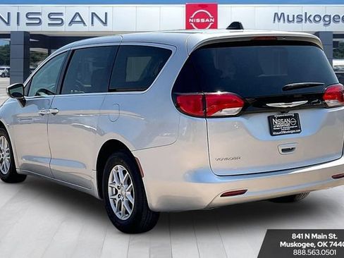 Used 2023 Chrysler Voyager LX FWD image 4