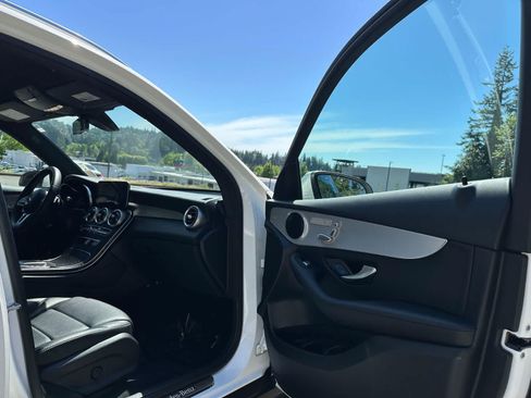Used 2021 Mercedes-Benz GLC 300 4MATIC image 16