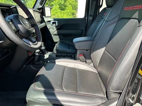 Used 2024 Jeep Wrangler Unlimited Rubicon AWD/4WD image 10