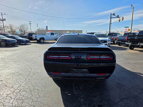 Used 2019 Dodge Challenger SXT image 22