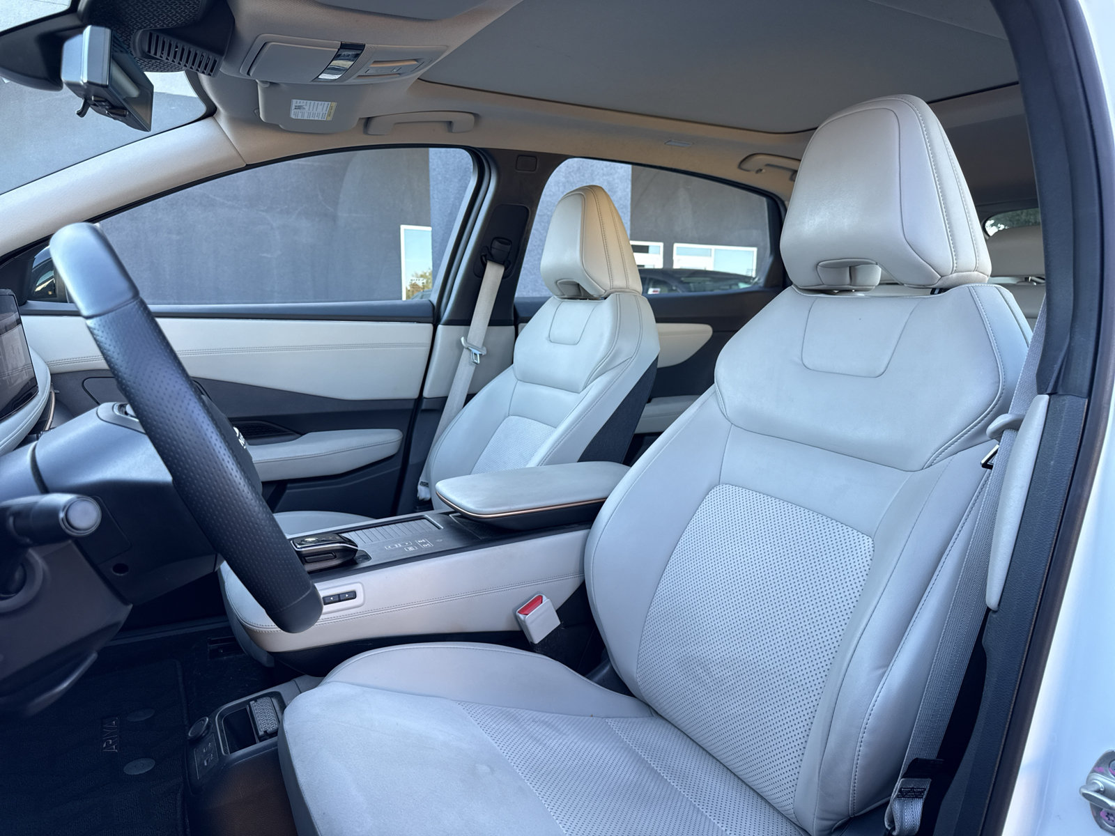 Used 2023 Nissan Ariya FWD image 19