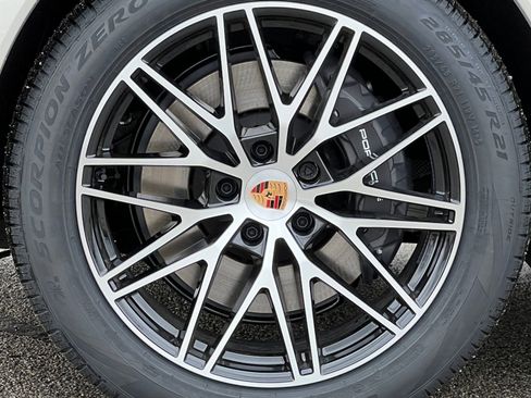 New 2026 Porsche Cayenne image 14